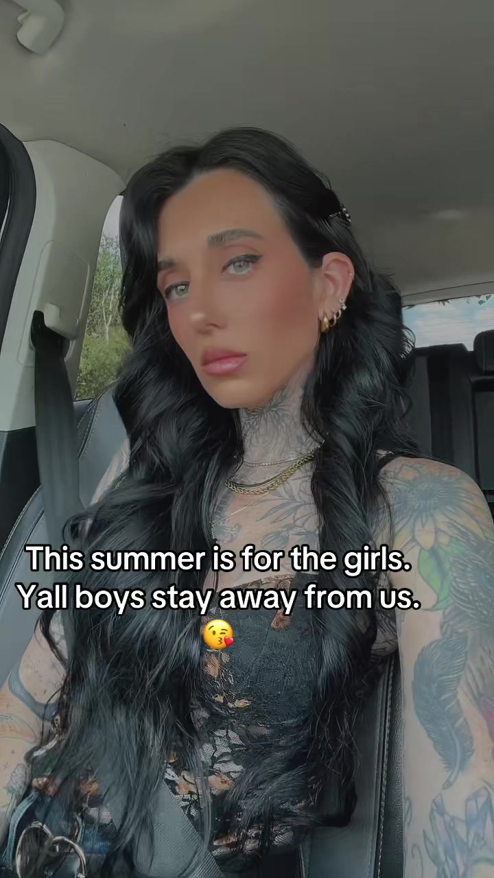 @Jade 🌿🖤💀