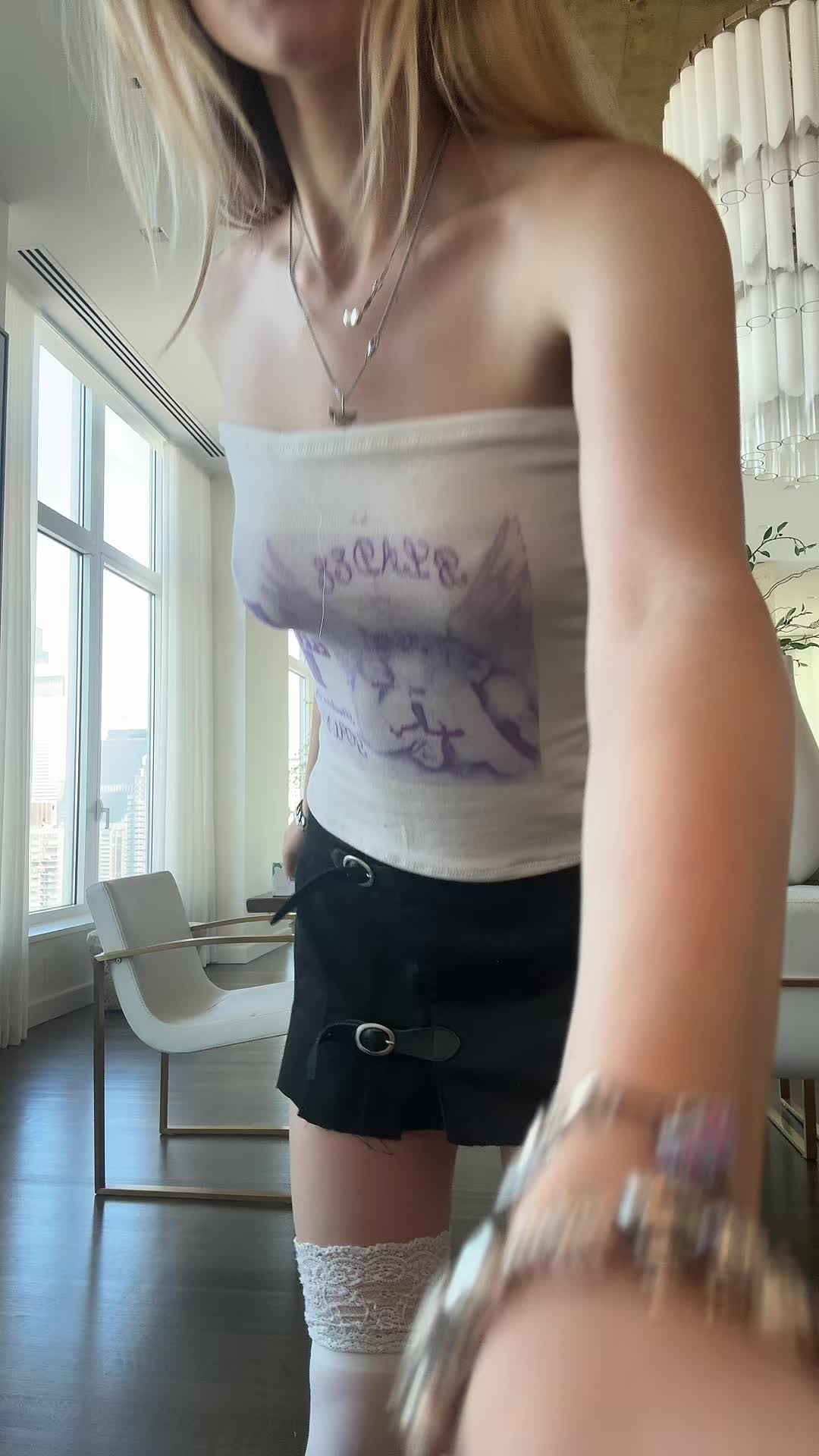 @elladaveyyyy