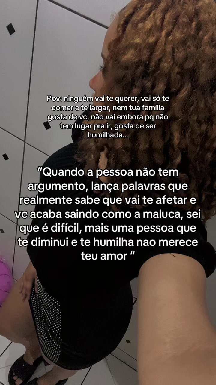 @carolainevitoria