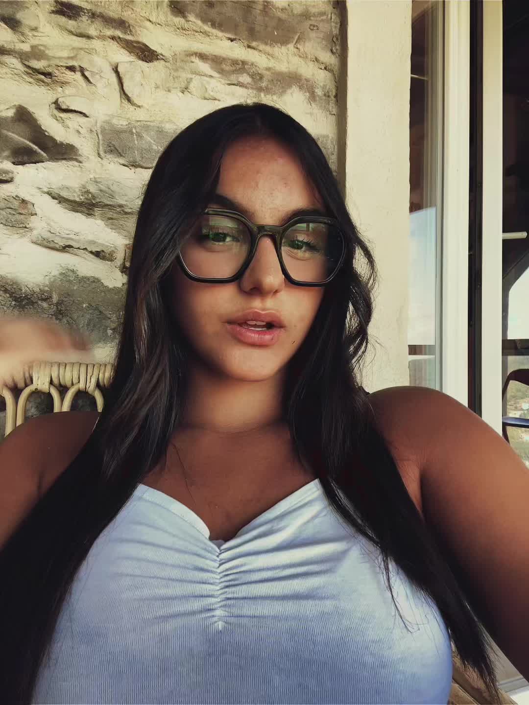 @𝐥𝐚𝐫𝐚🌺