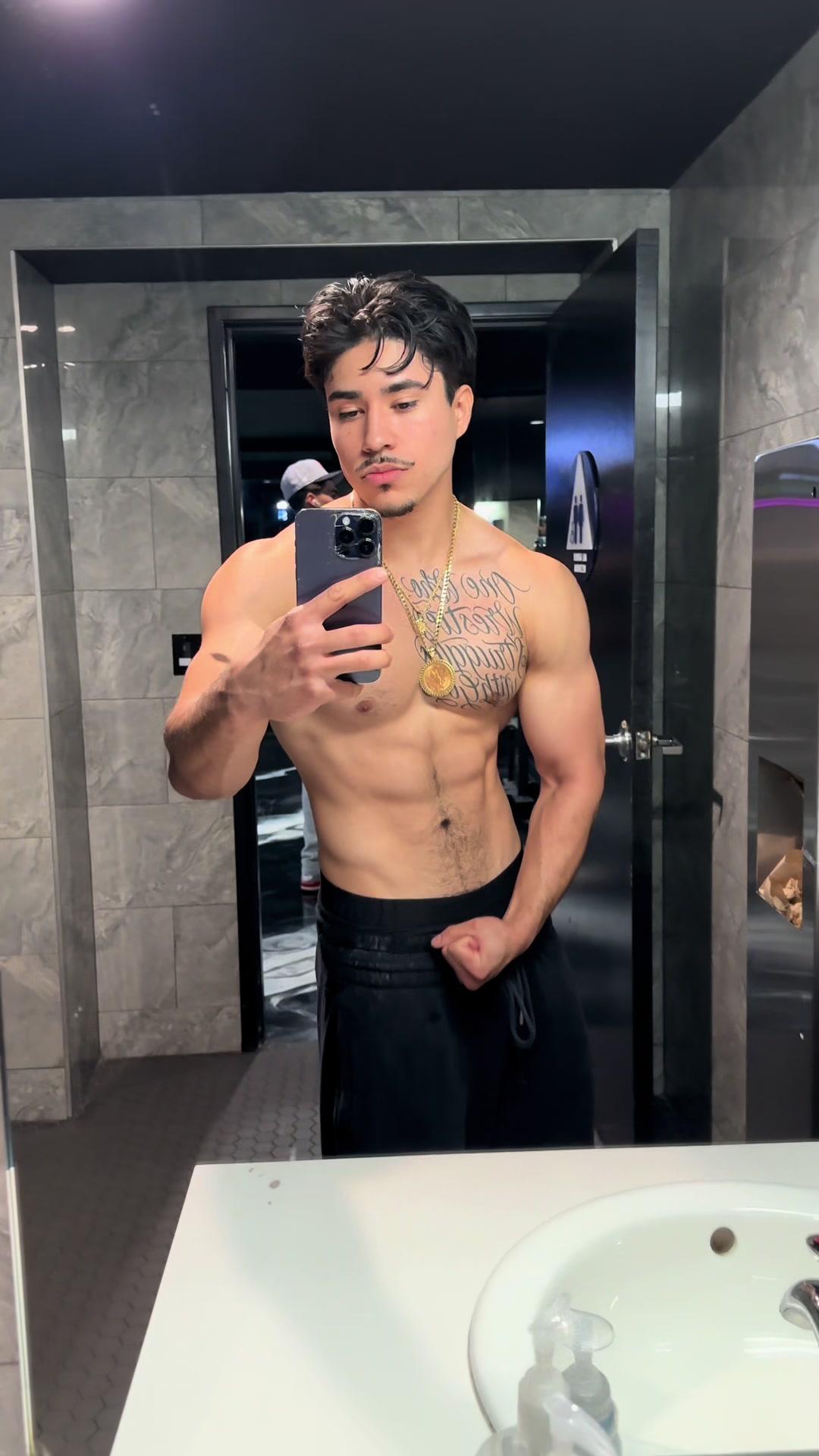 @Iz.dm_