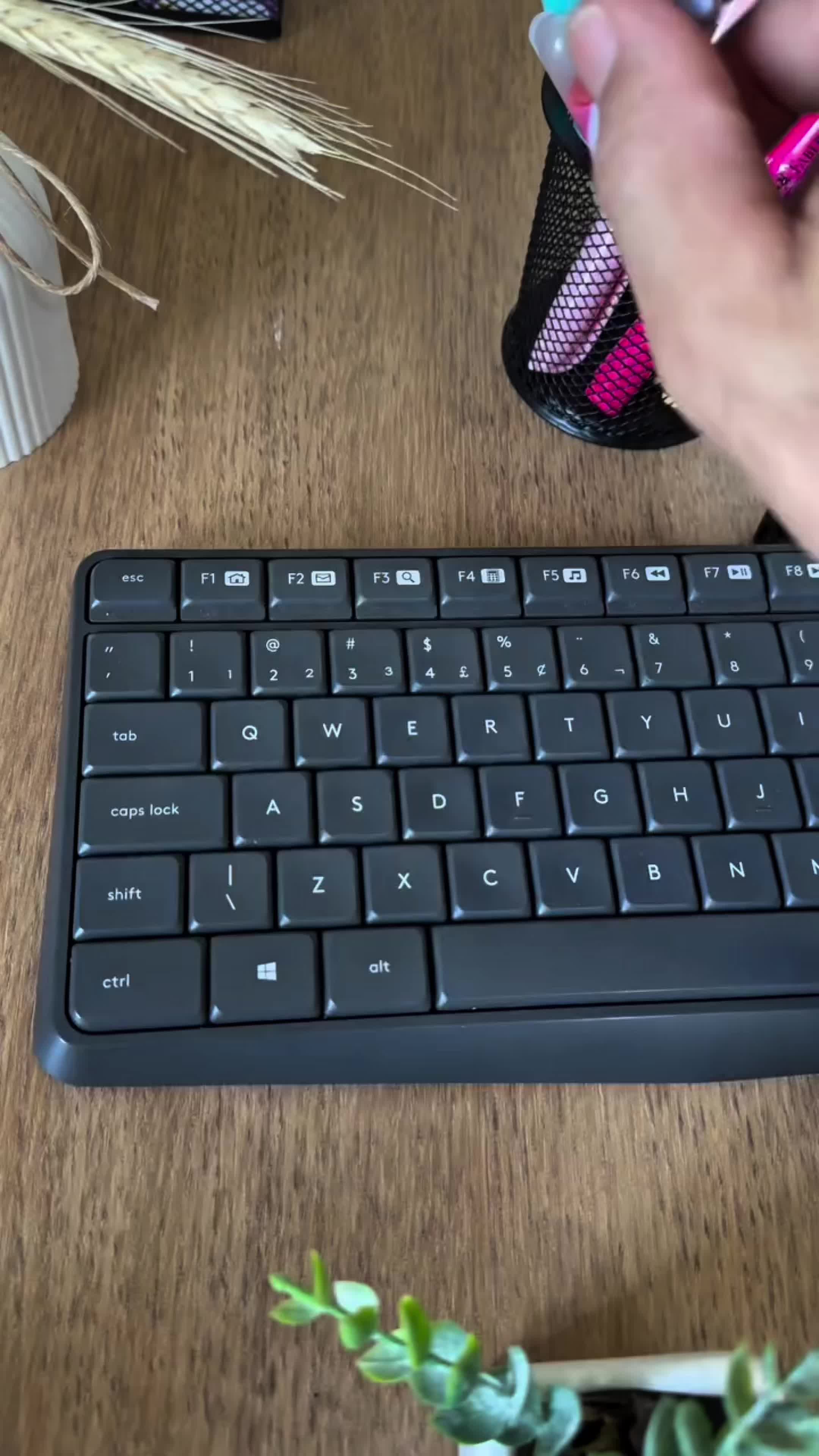@𝐸 𝓍 𝒸 𝑒 𝓁 -