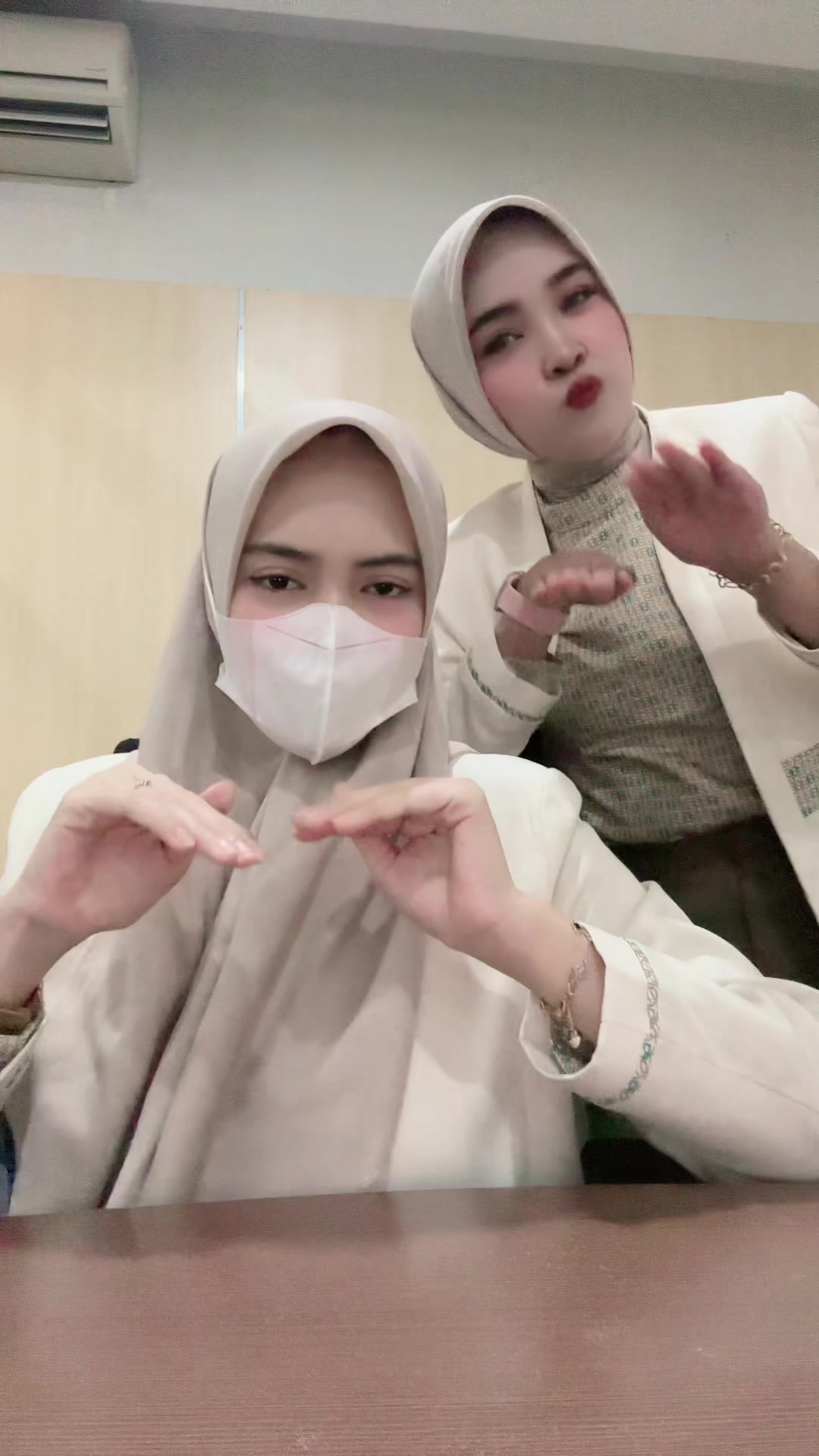 @janiwwshop