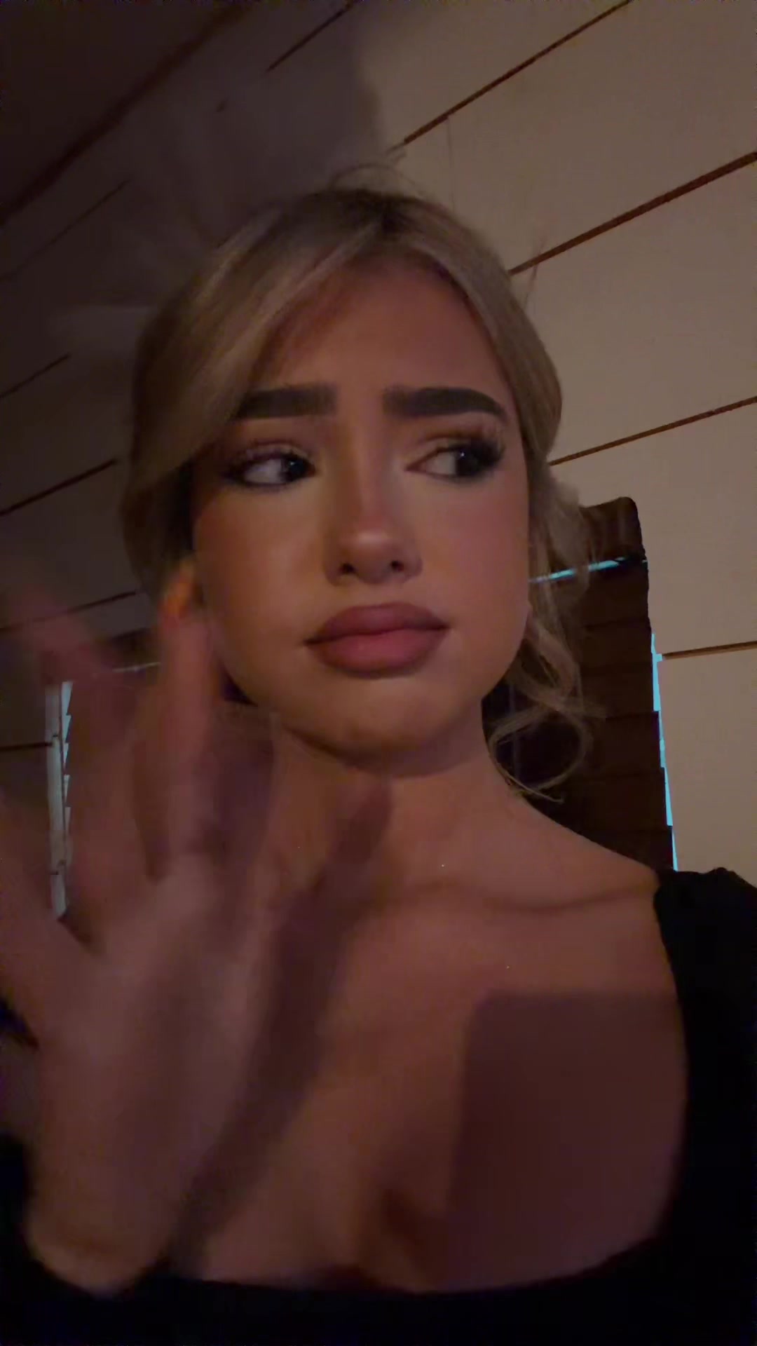 @???