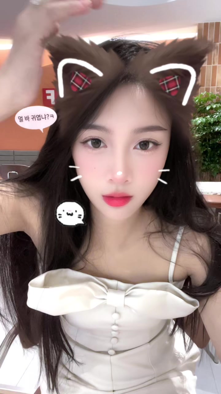 @Phượng th&iacute;ch ngắm m&acirc;y