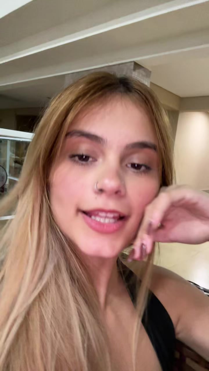 @Clara_branquinhoo
