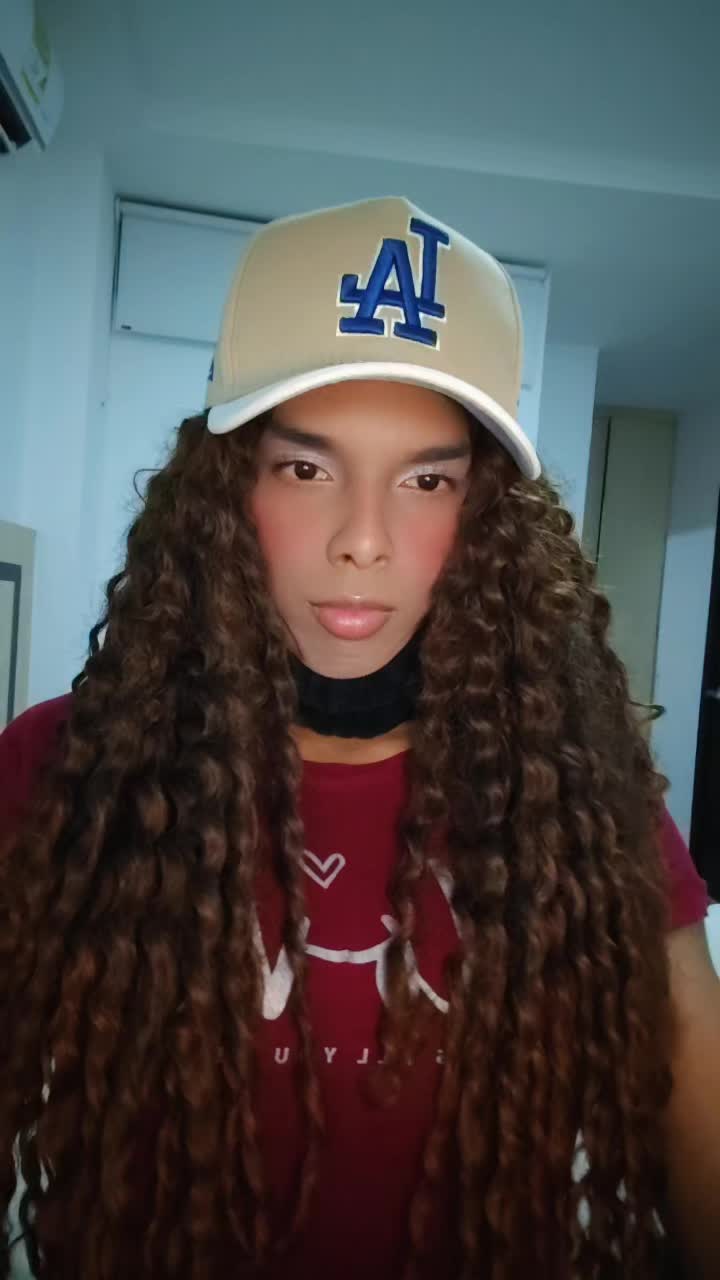 @LatraviesaOficial