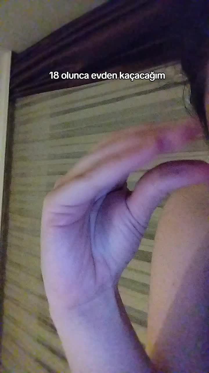 @🦦