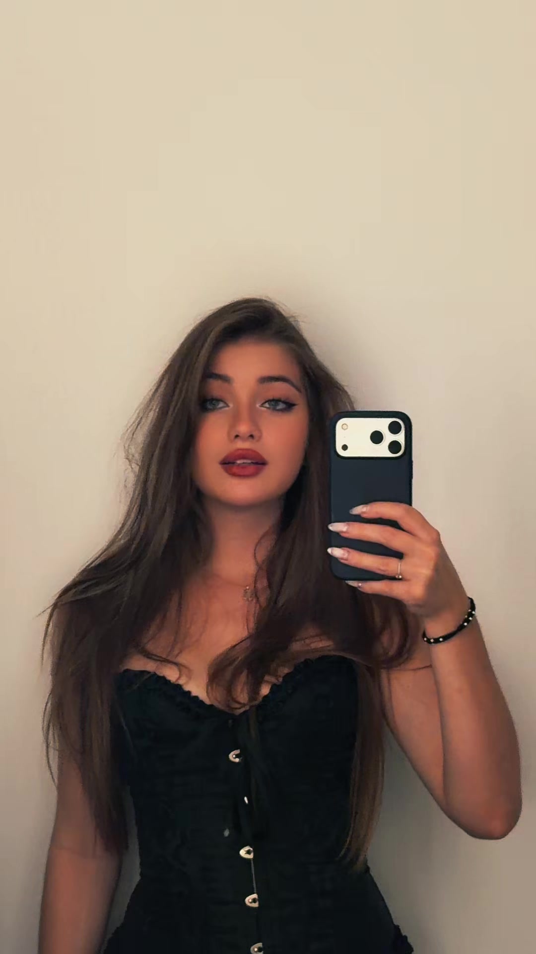 @николь.