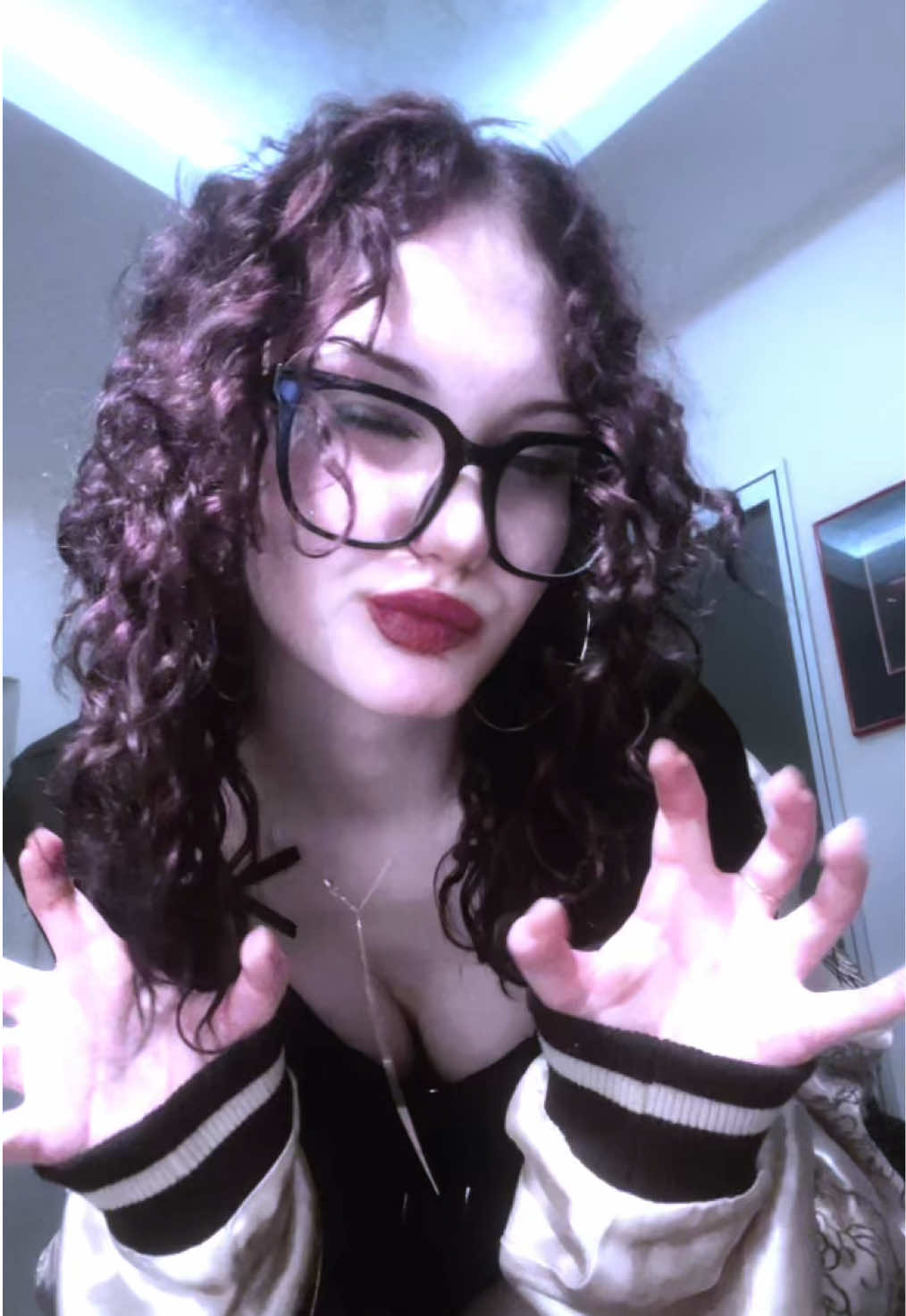 @crlysew