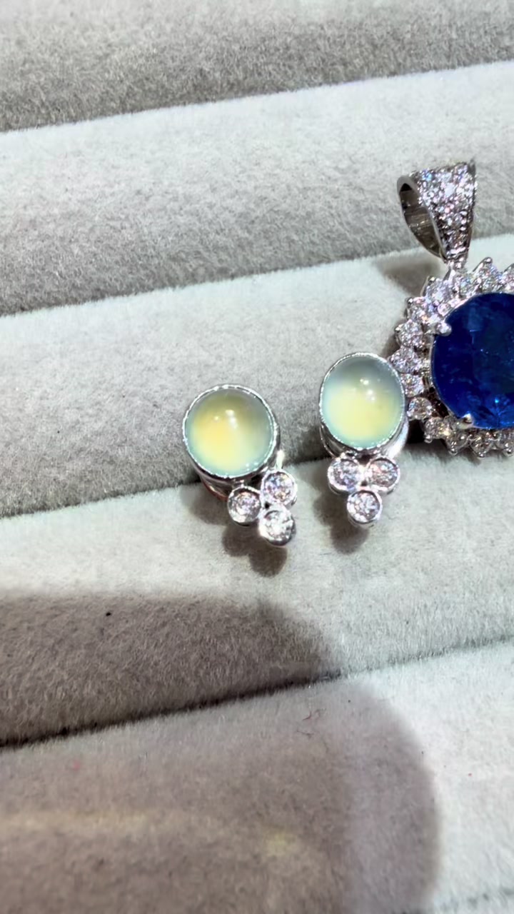 @Lae Thiri Aung Jewelry