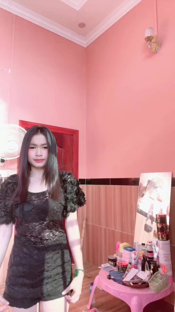@ស្រីឌីចាយលុយមិនចេះគិត