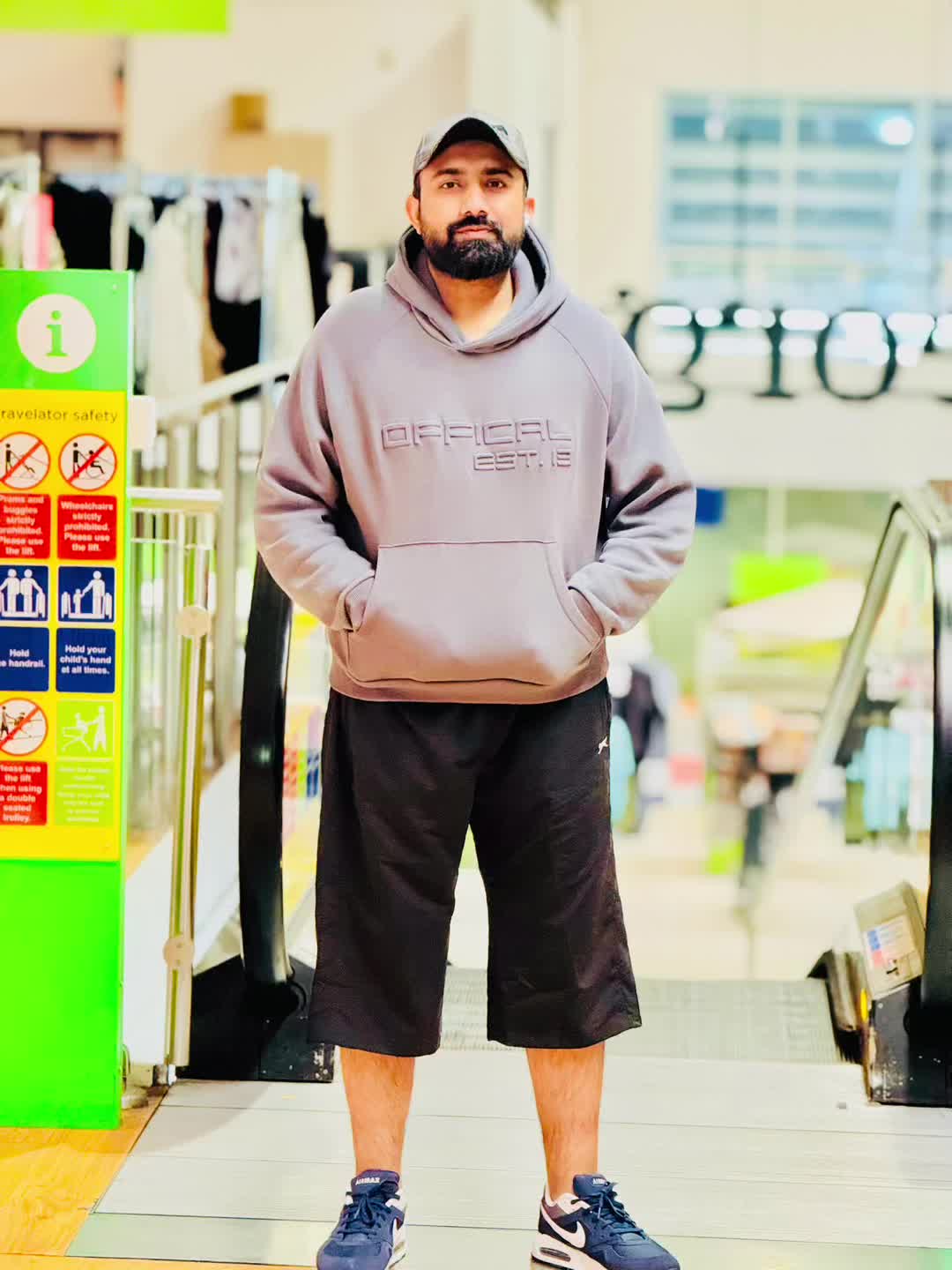 @Usama Gagh 🇵🇰 🇬🇧
