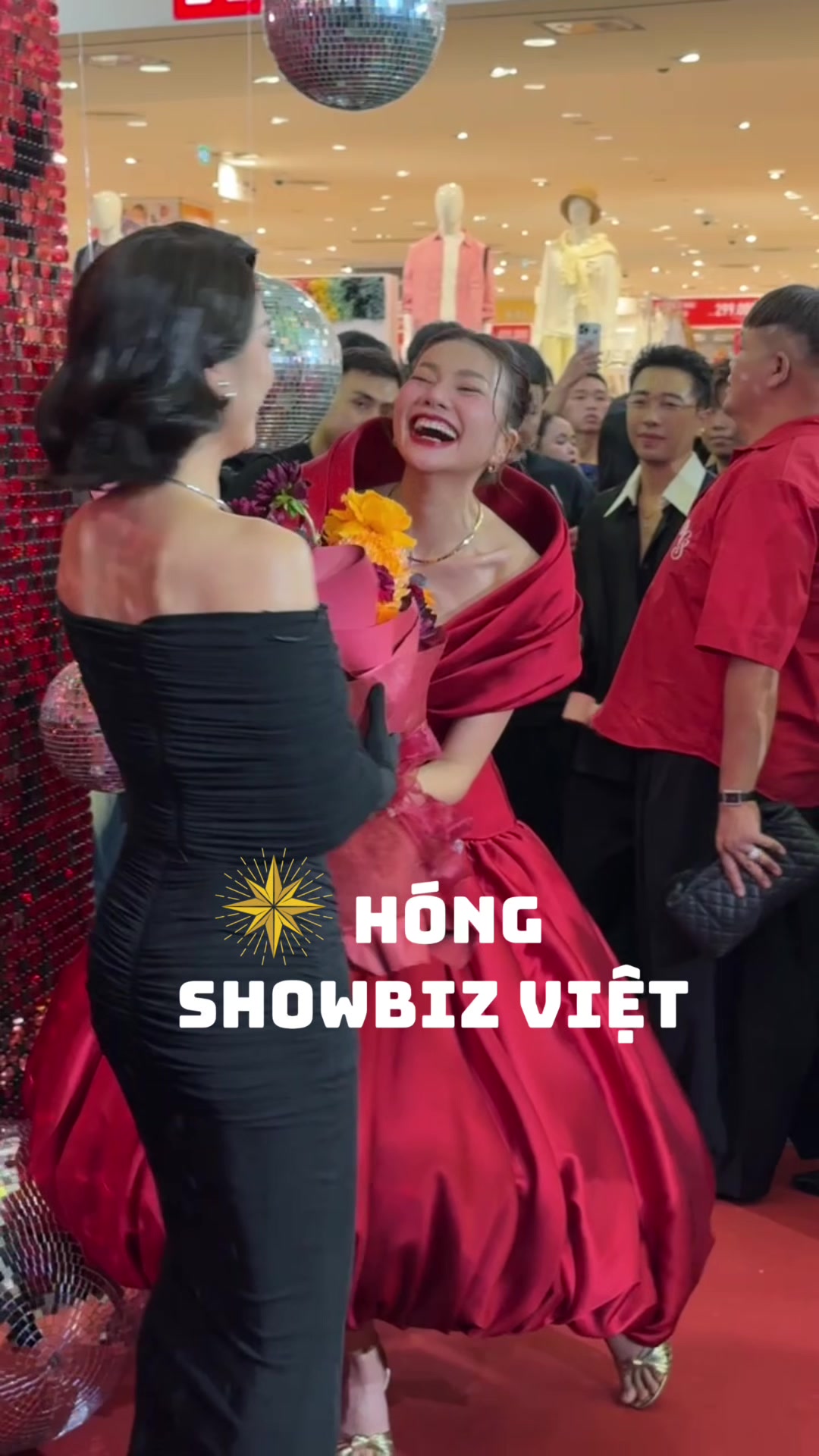 @H&oacute;ng Showbiz Việt