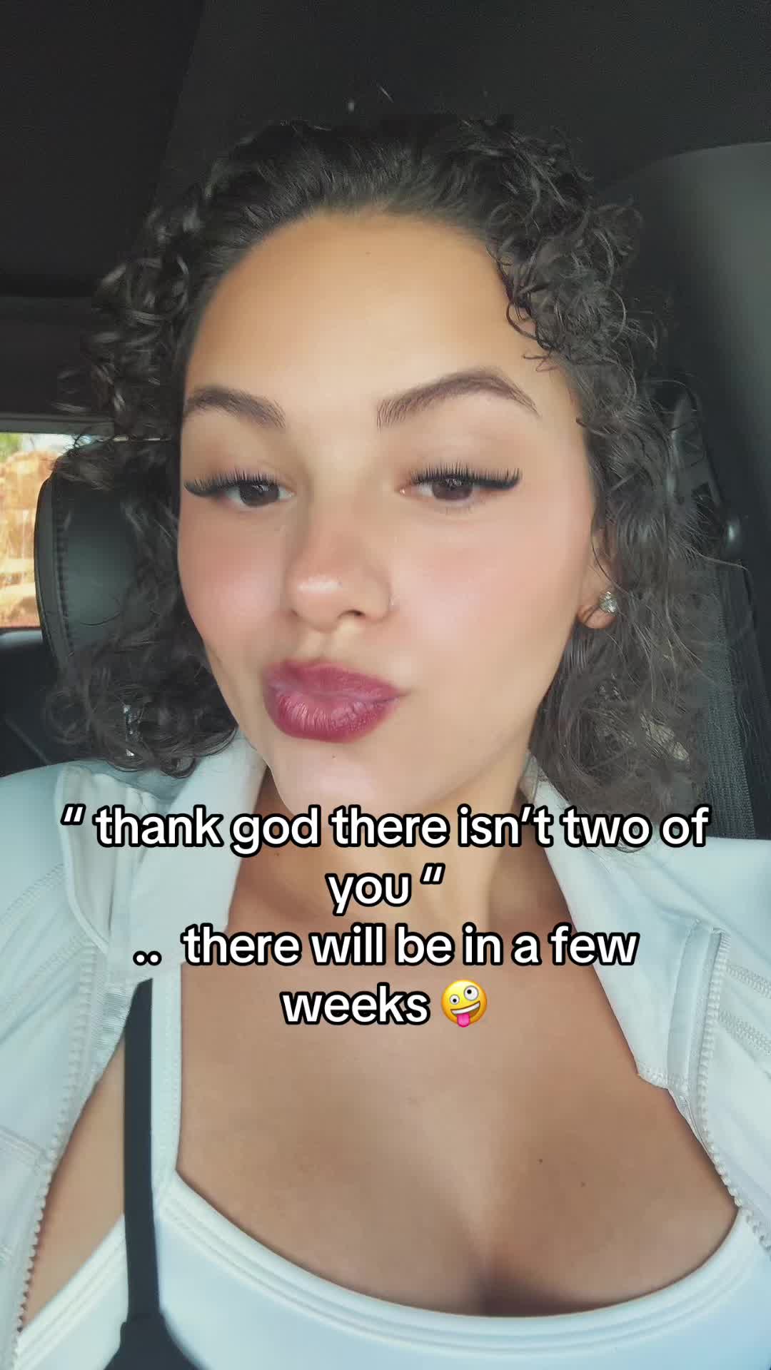 @itsclaudiaaguilar