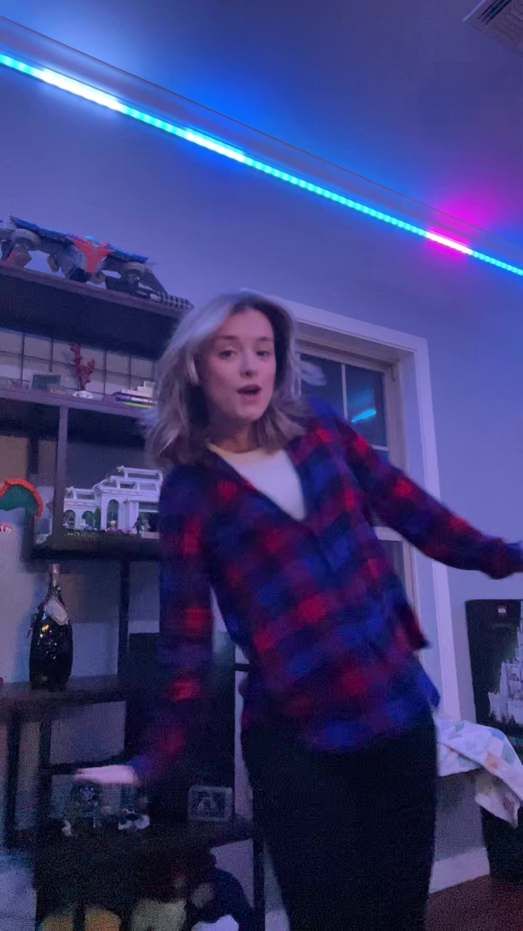 @QueenAnnaRvng