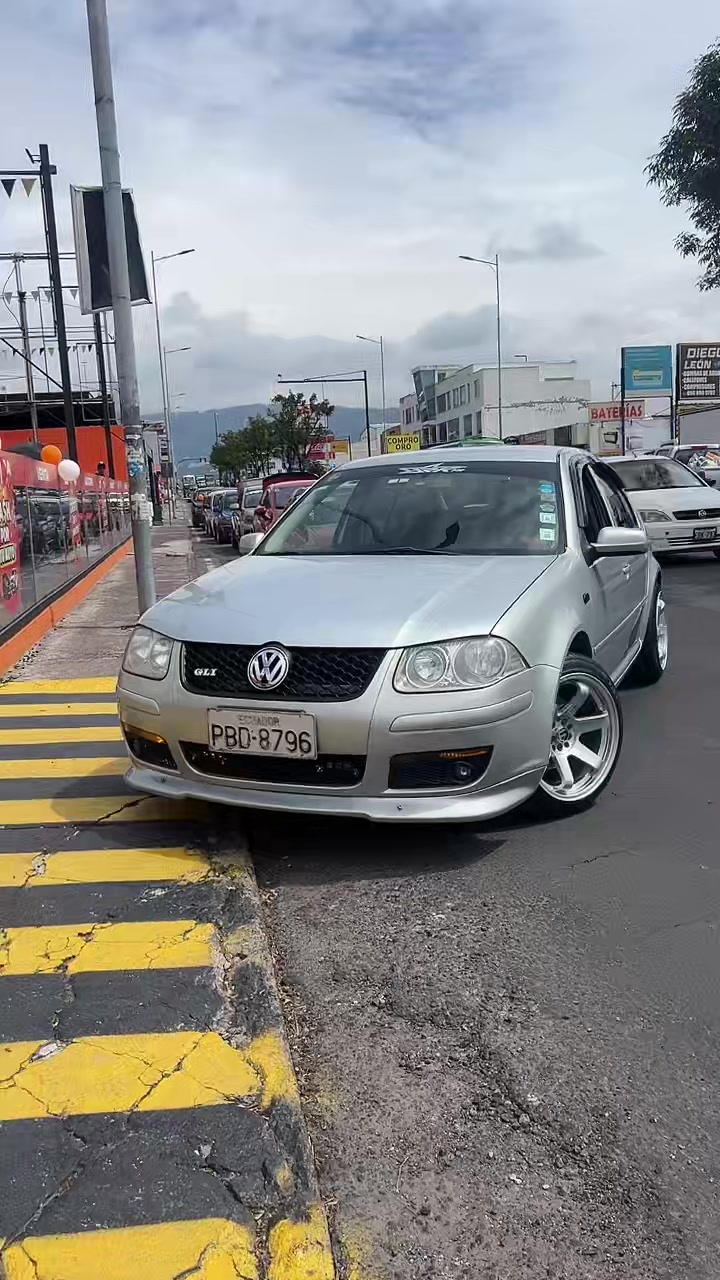 @URGENTITO TUMBACO