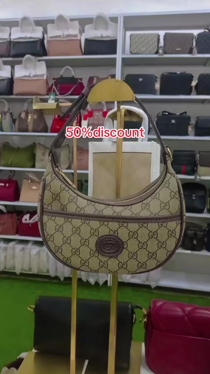 @April(Bags shop)