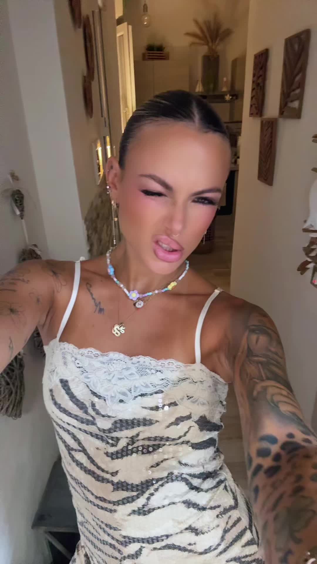 @Amorosa_aurora