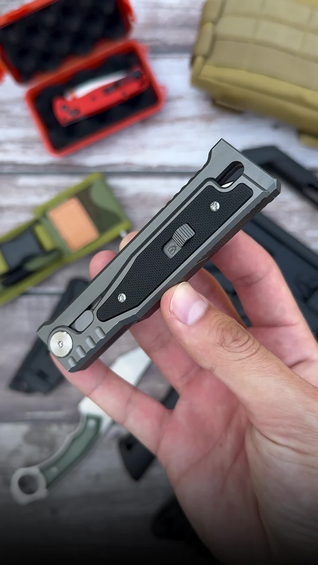 @survival.knives