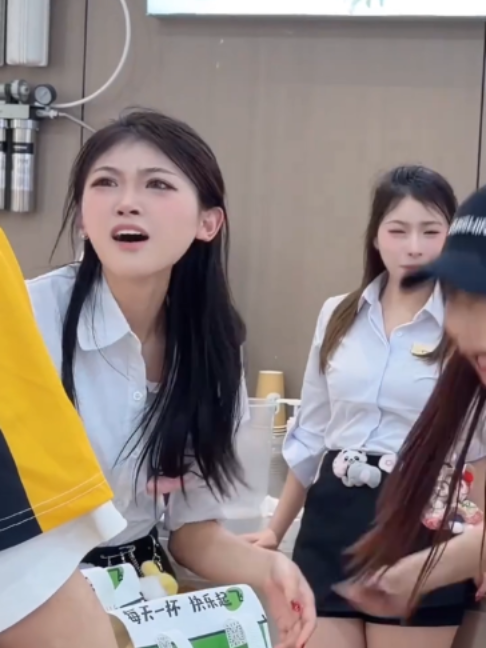@奶奶的茶美女 (Nai Nai De Cha)