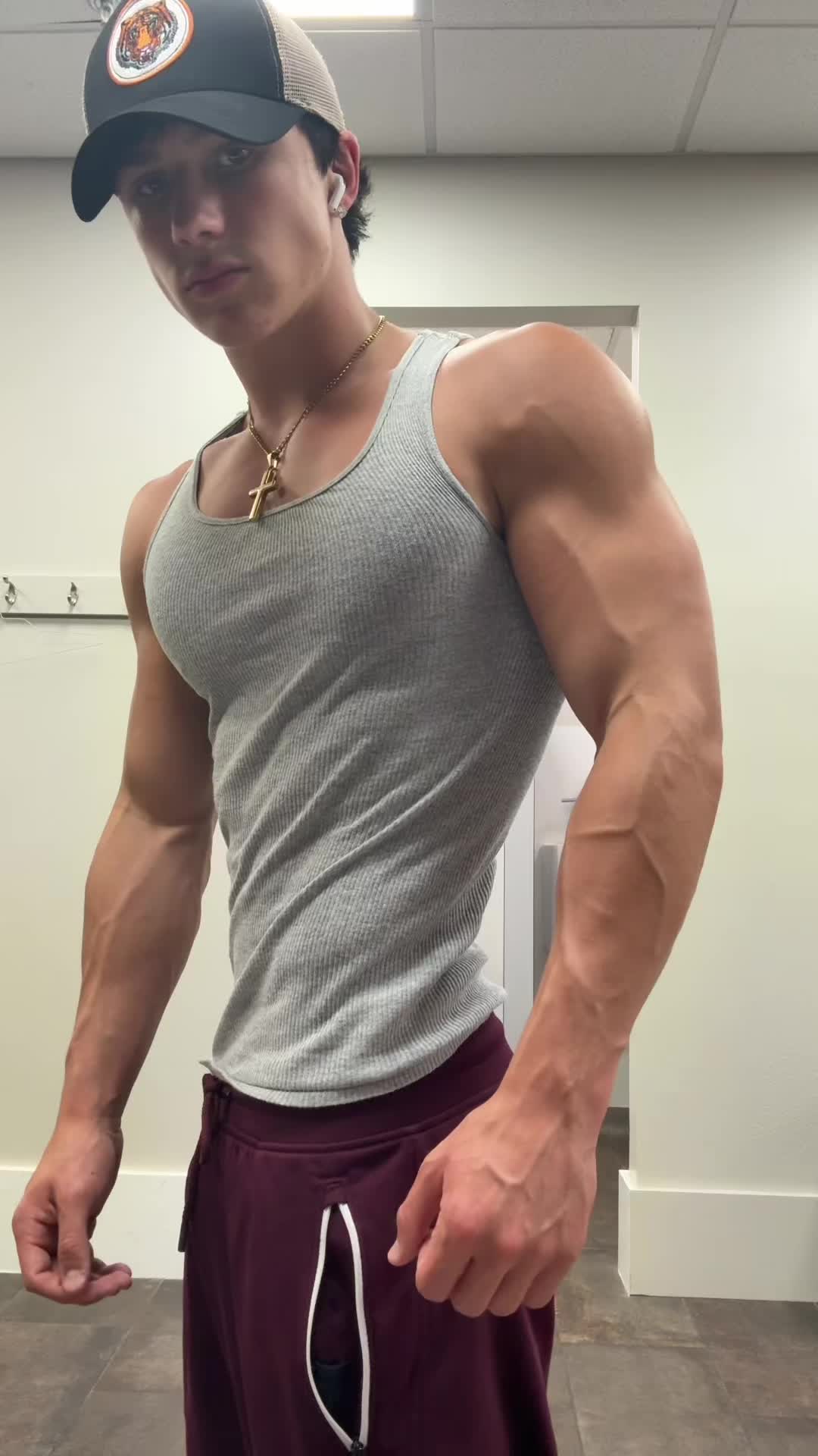 @d33jaee_lifts