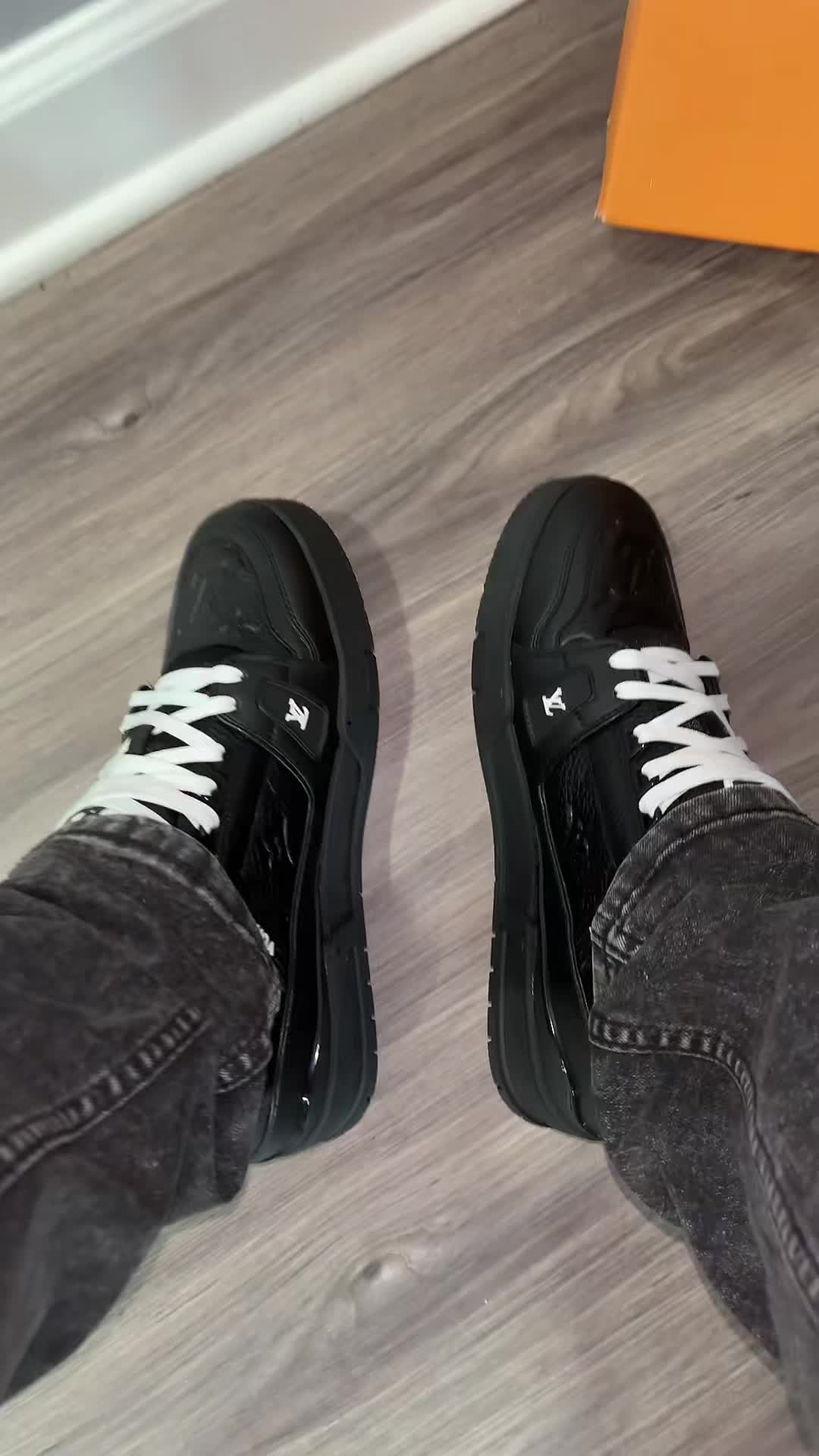 @Apex Sneakers