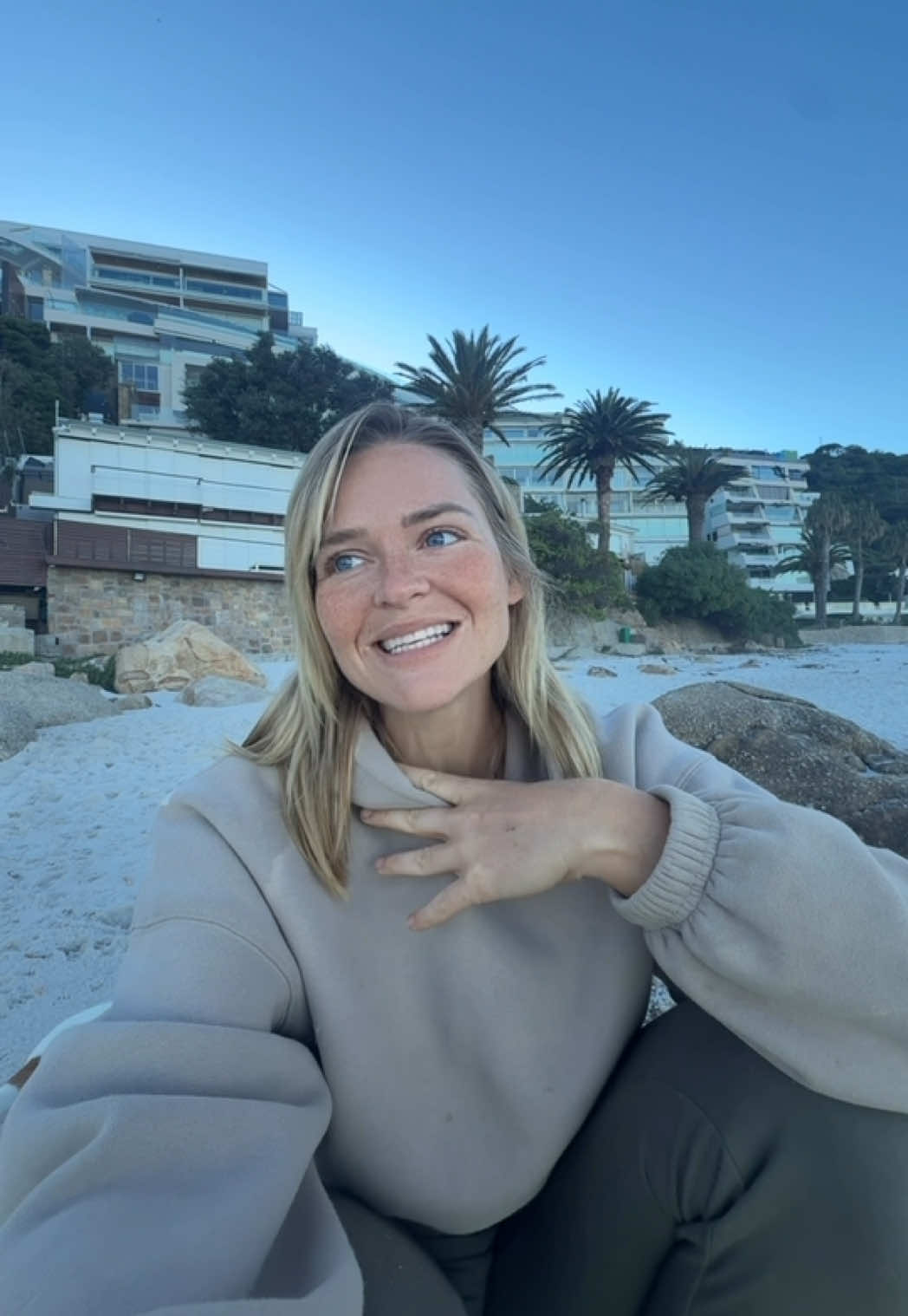 @HappyisAshley 🌞🦋🐶
