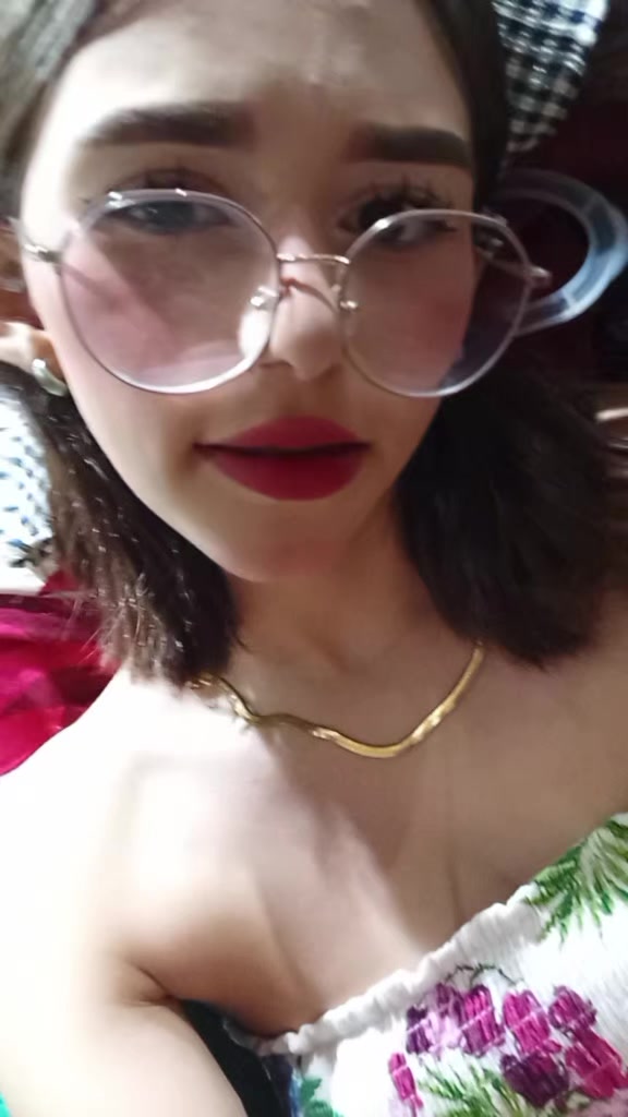 @renata_
