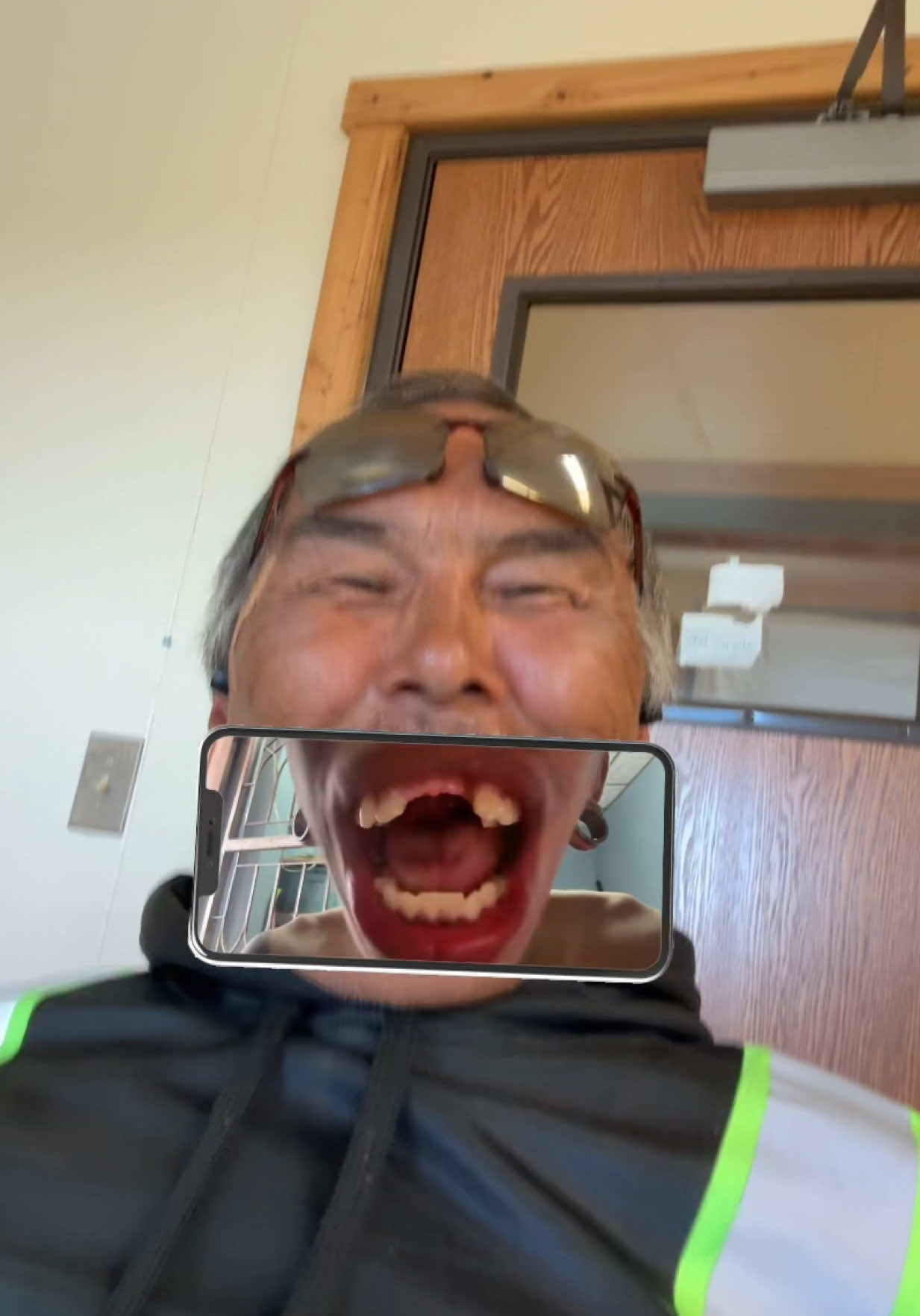 @๐๐๐๐ : )