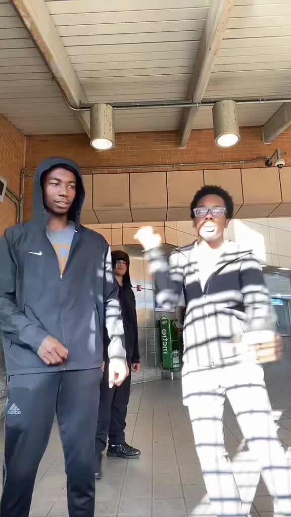@💥