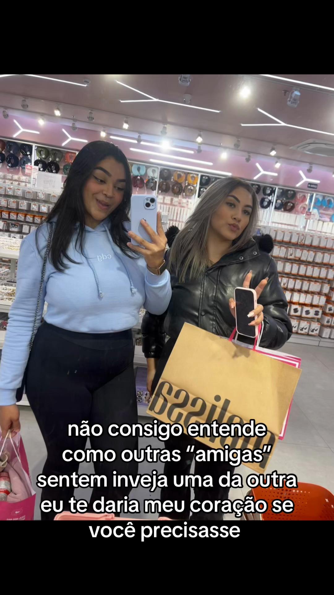 @Julya Souza