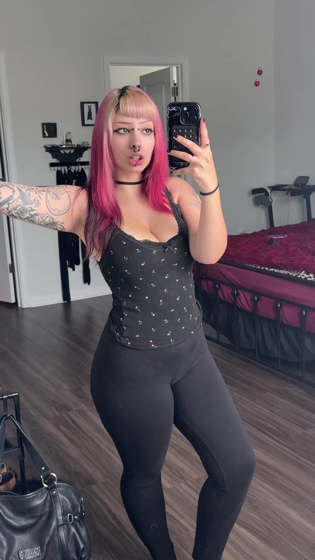@JaneSpookyHot
