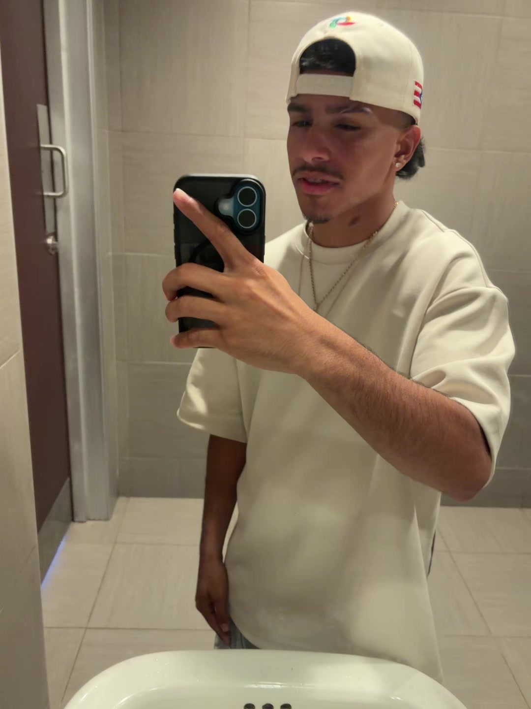 @🥸
