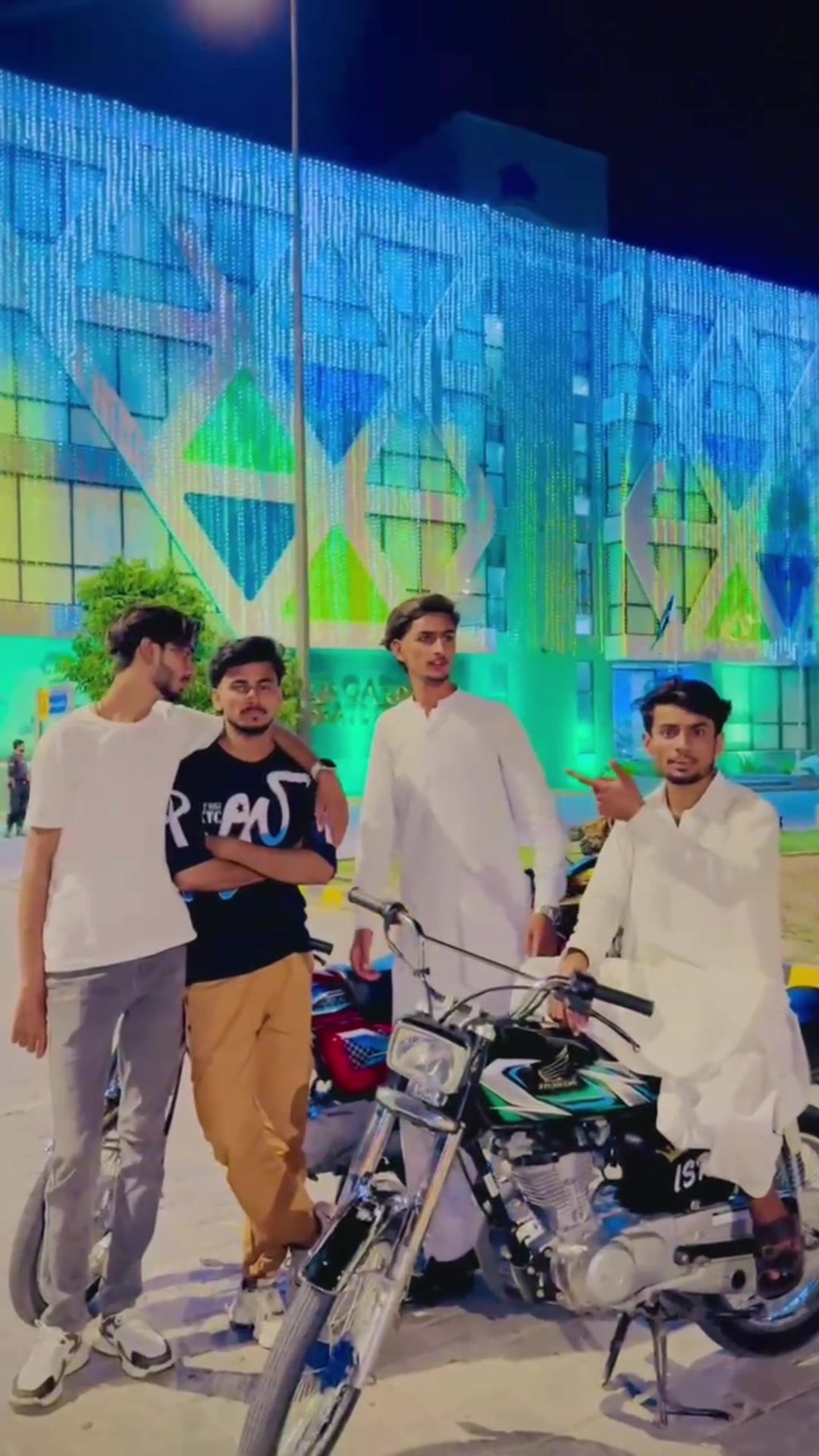 @❤️🩹🥺╾ ╾━╤デ╦︻Badsha🦅👑🦋