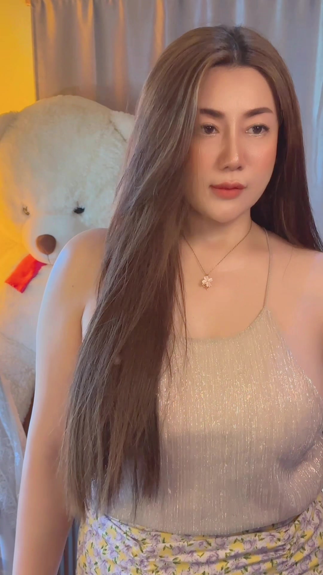 @อ้อม Aom piyaporn (ช่องจริง)