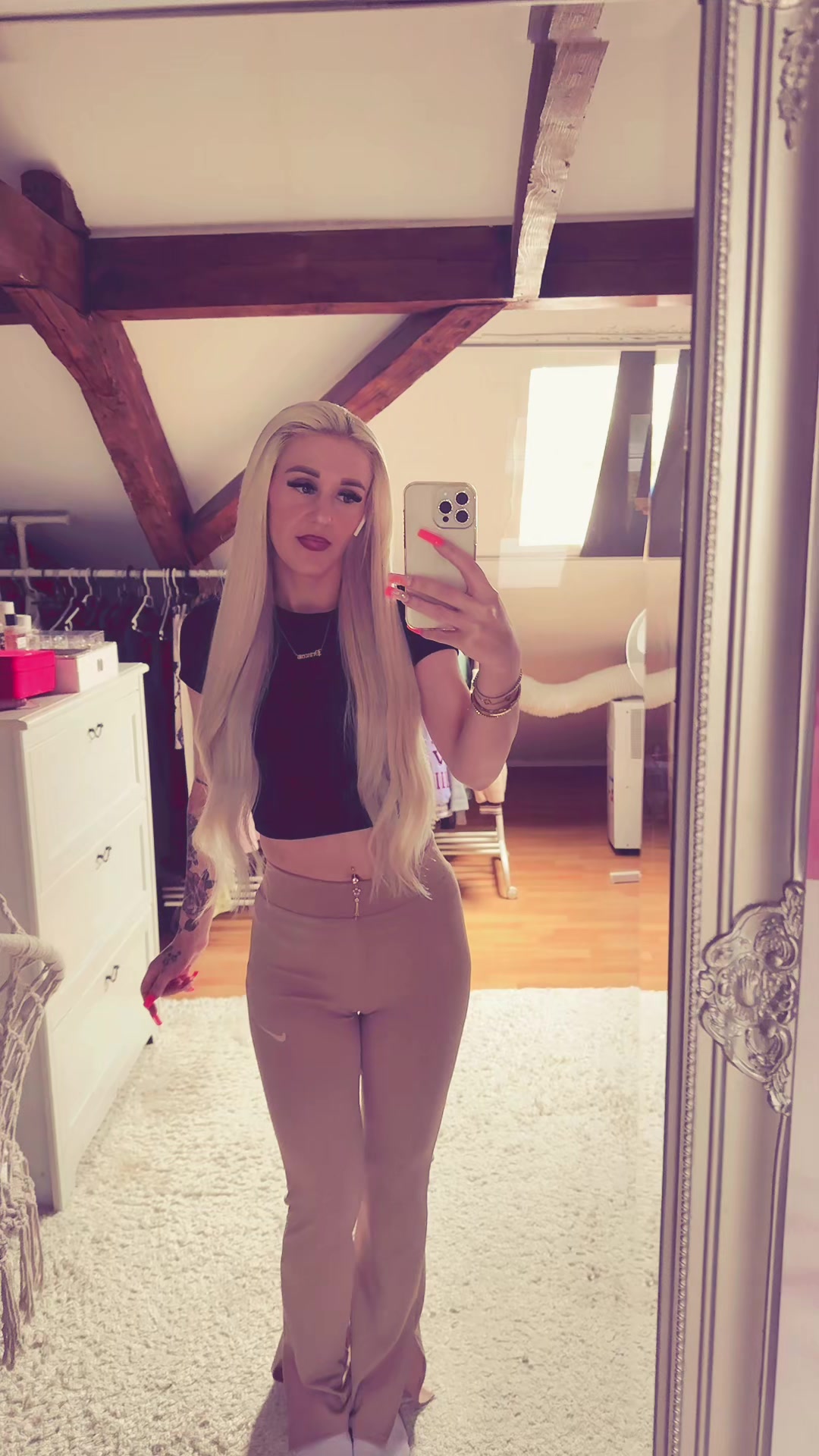 @J1na_J1na_Official_