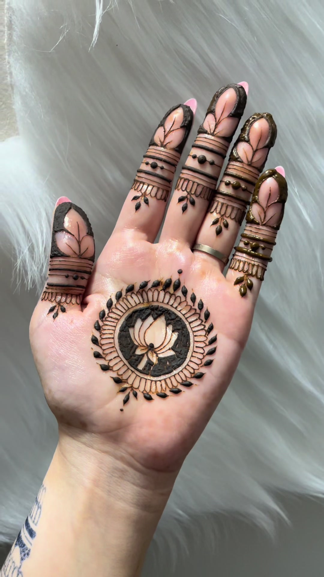 @charmsofmehandi