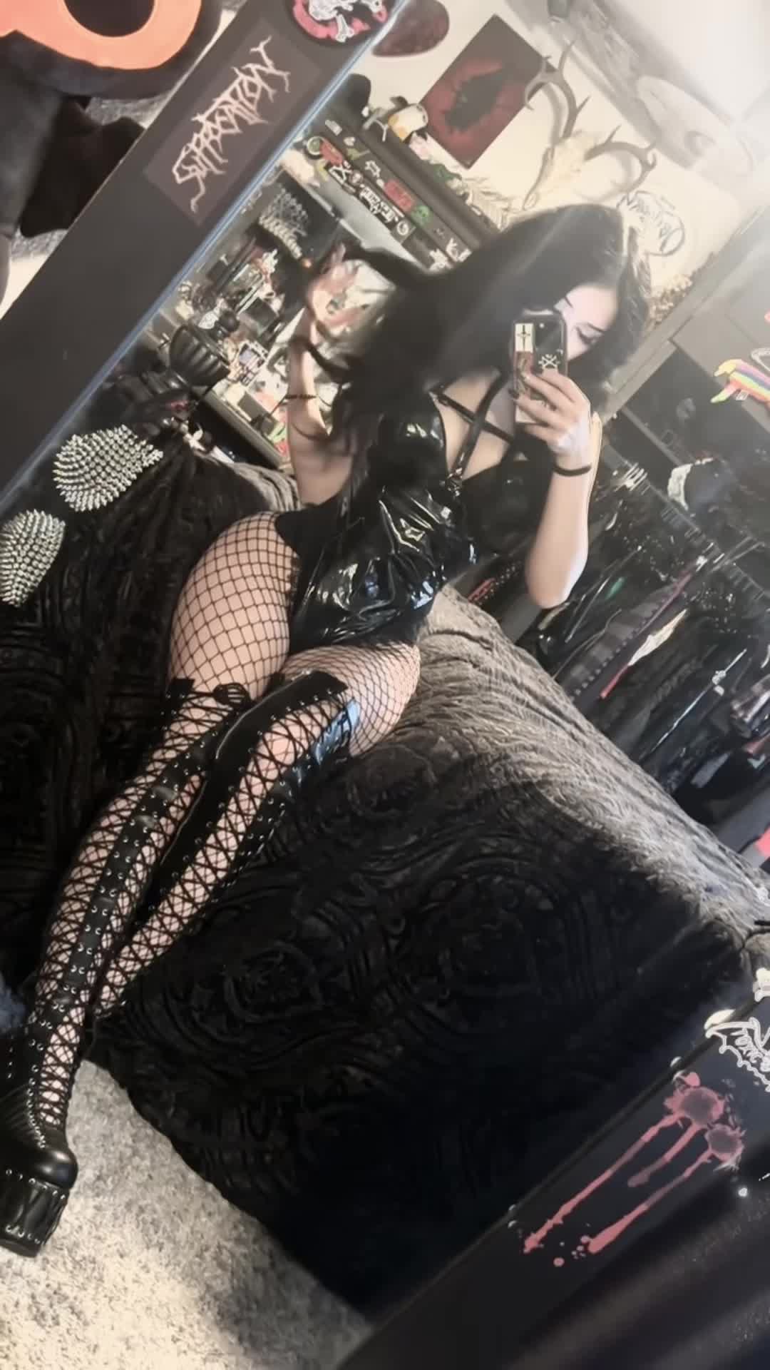 @Mia🪓