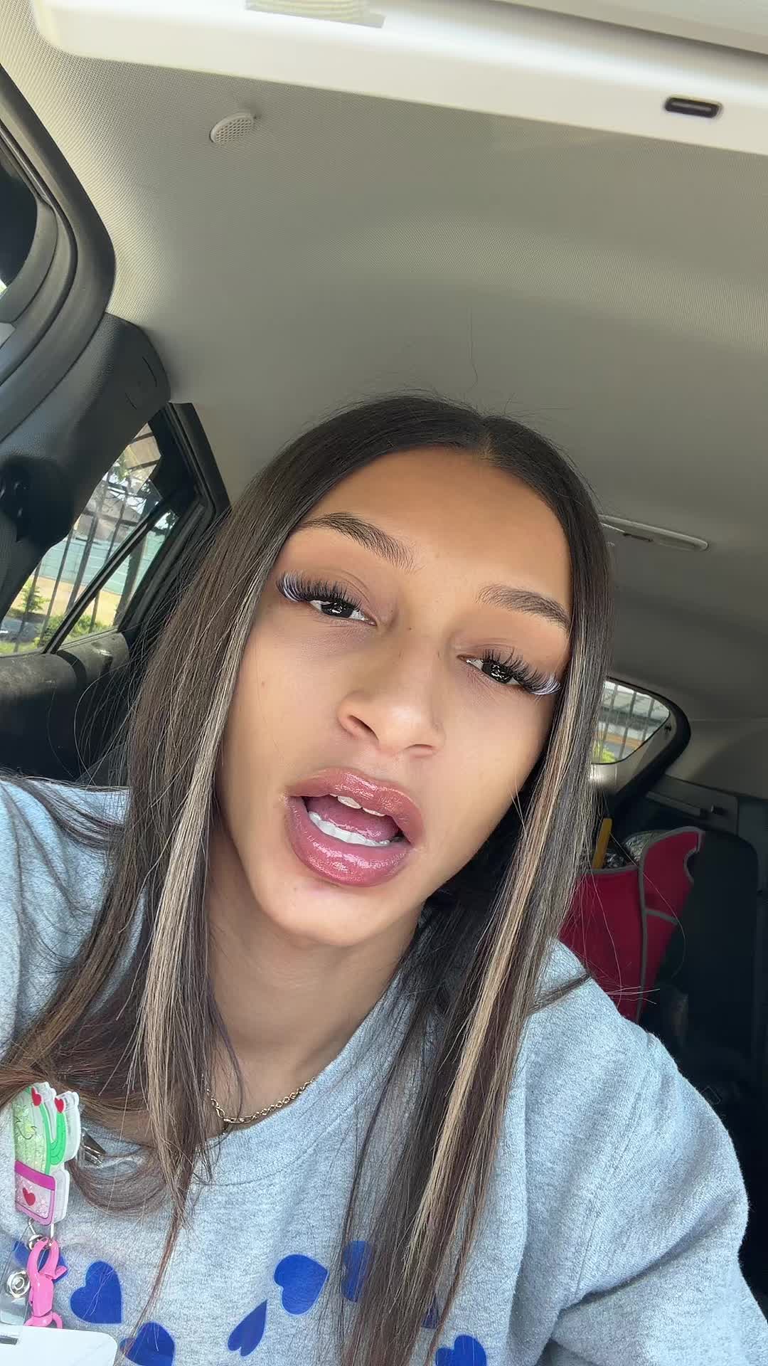 @urlocalhotweirdo