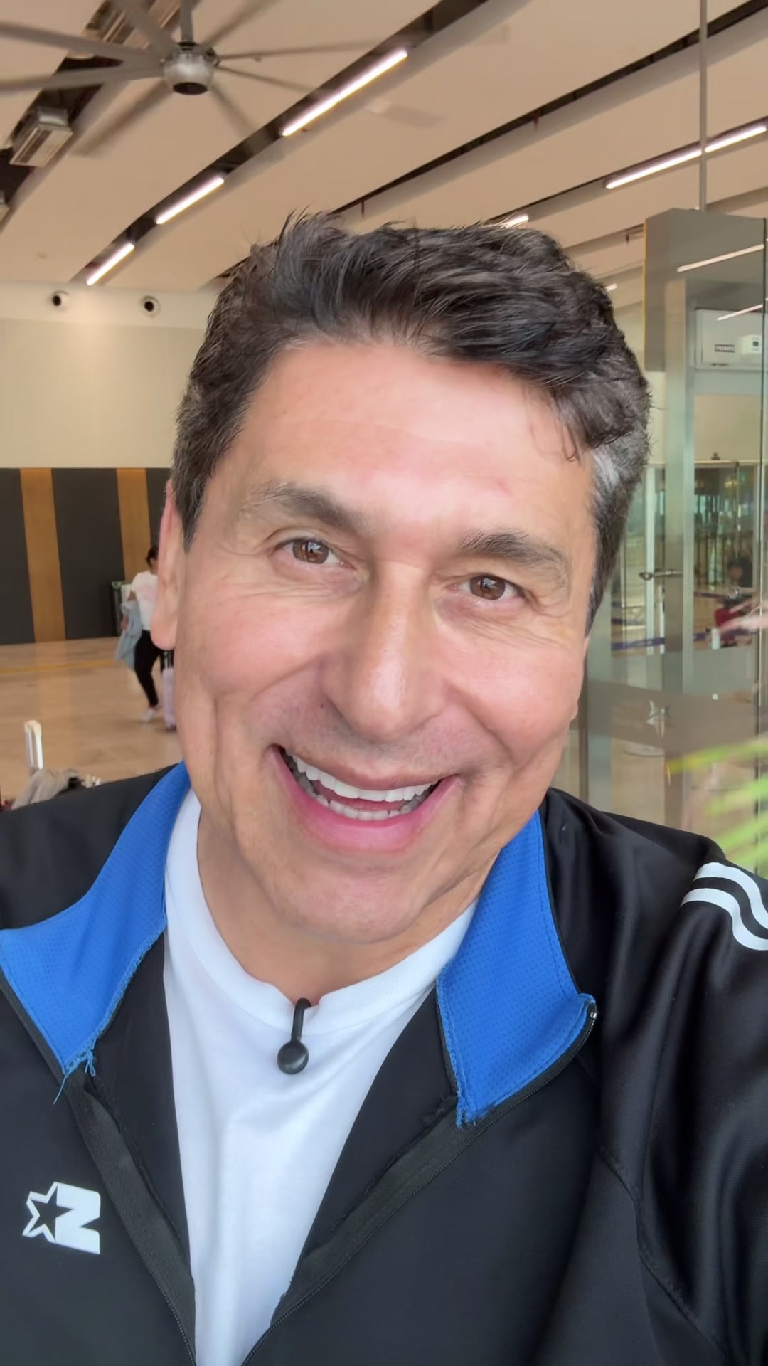 @César Lozano