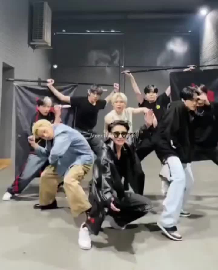 @Mama Staytiny🐶🦊🐺🐰🦫🐷🐥🥟