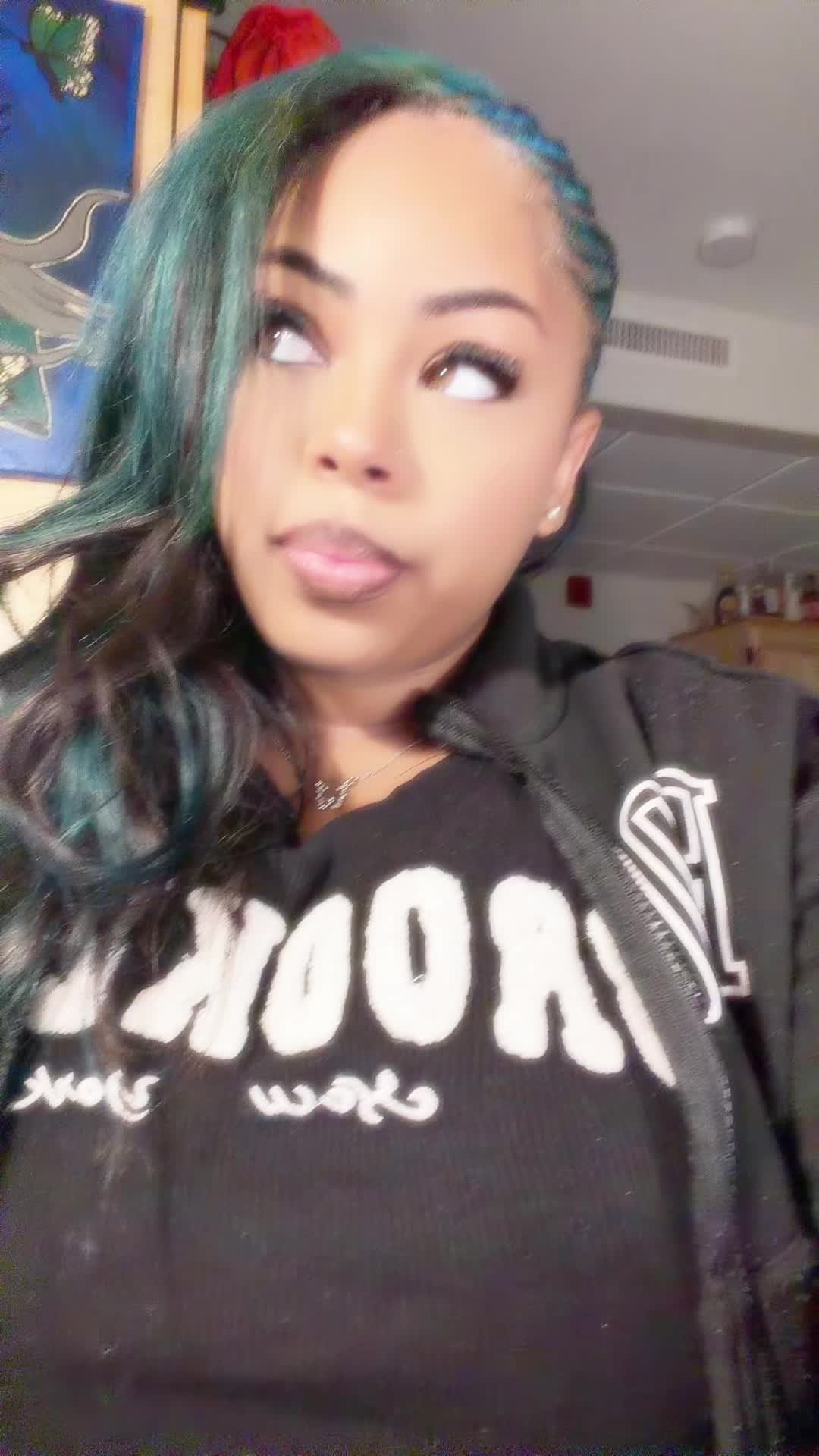 @Lovely.Vee
