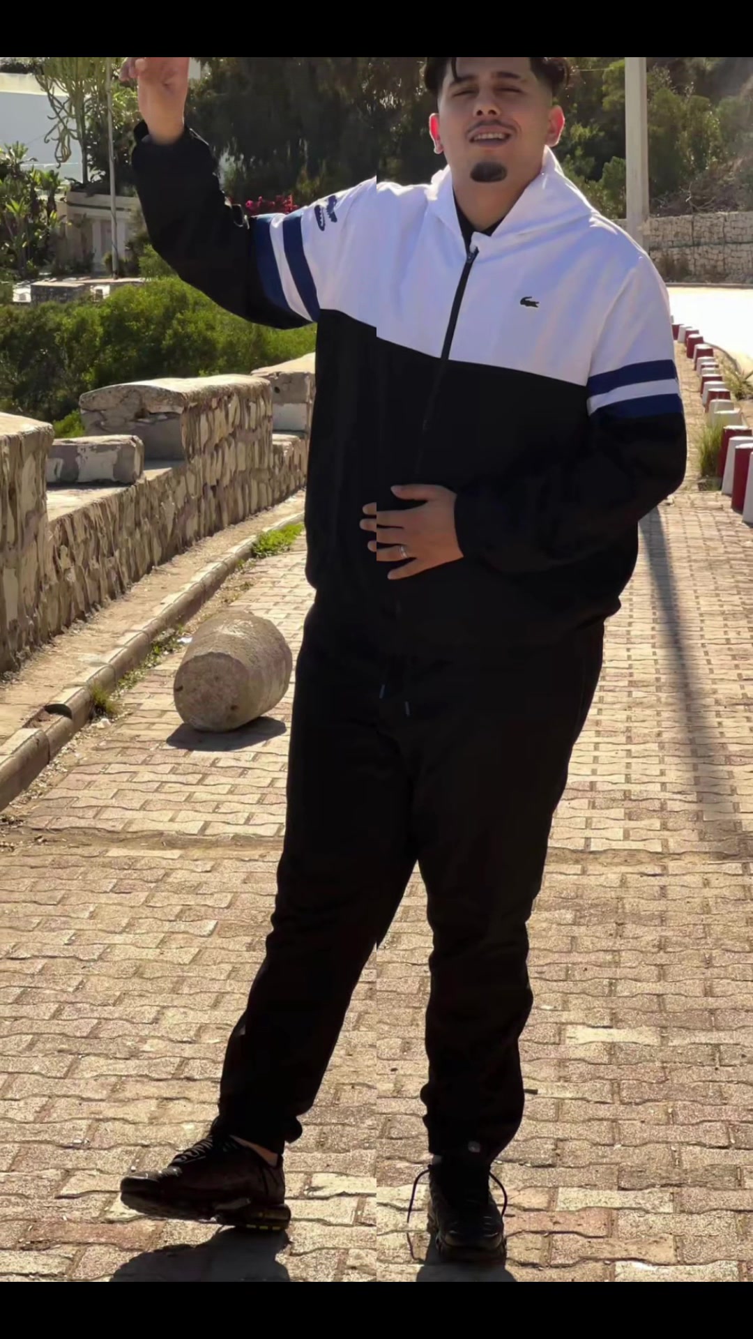 @مصممة