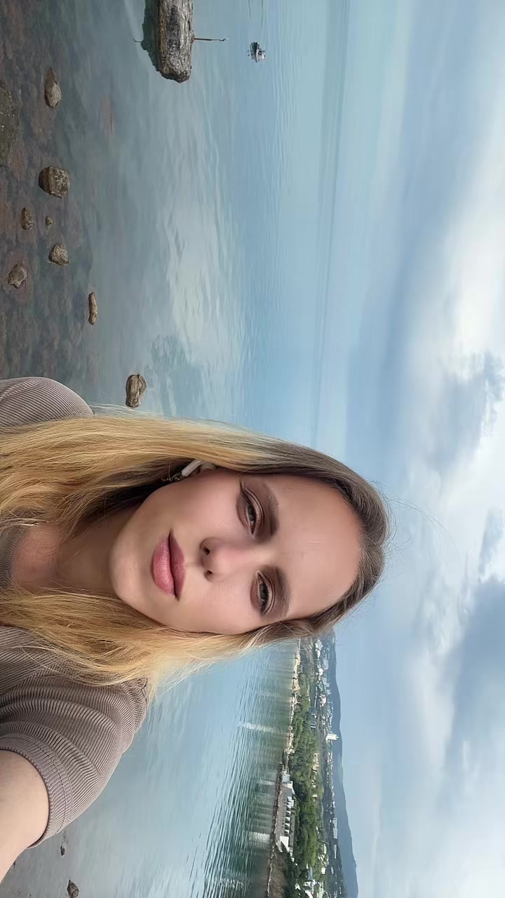 @Anna_