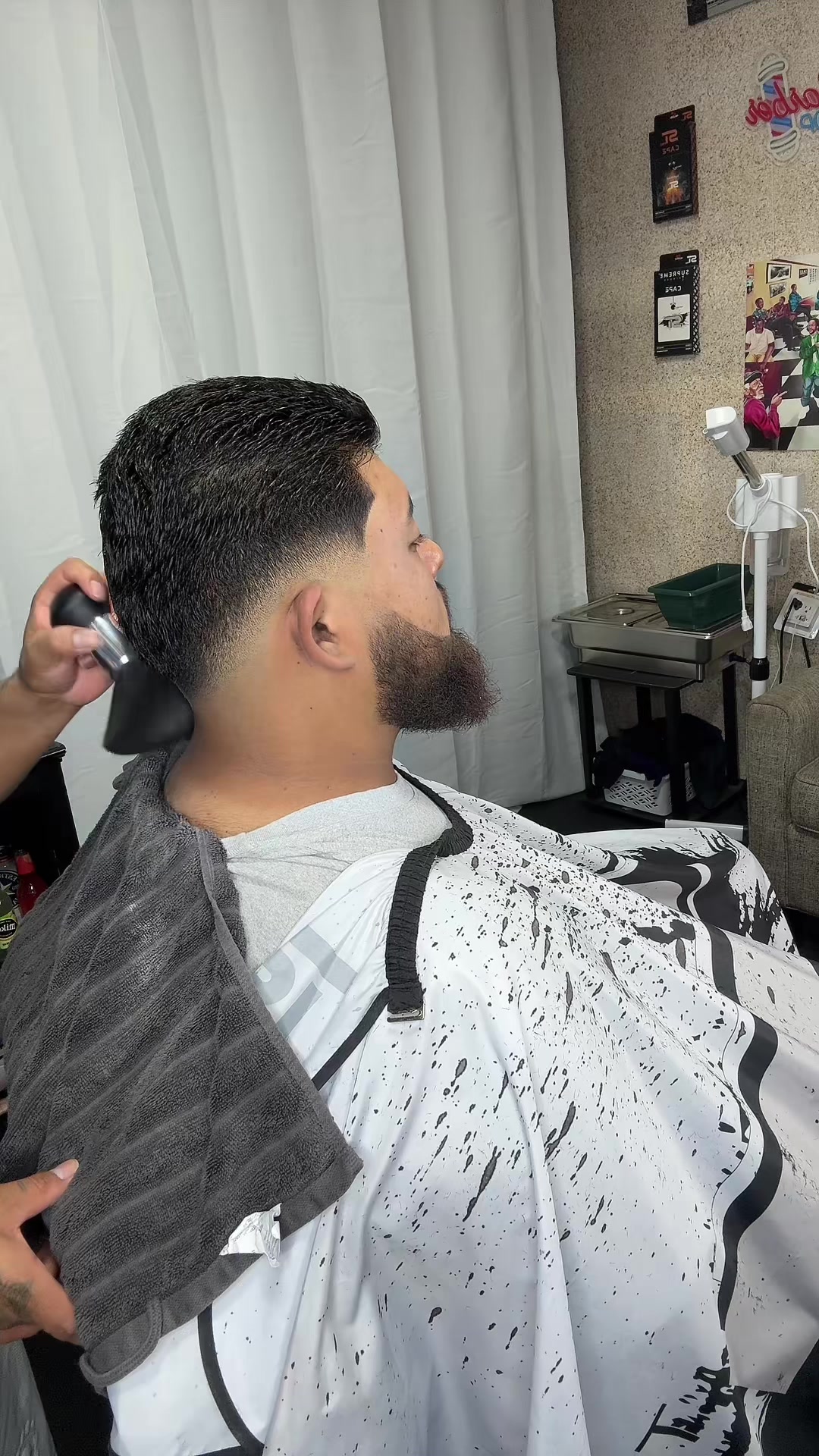@Isa&iacute; barber