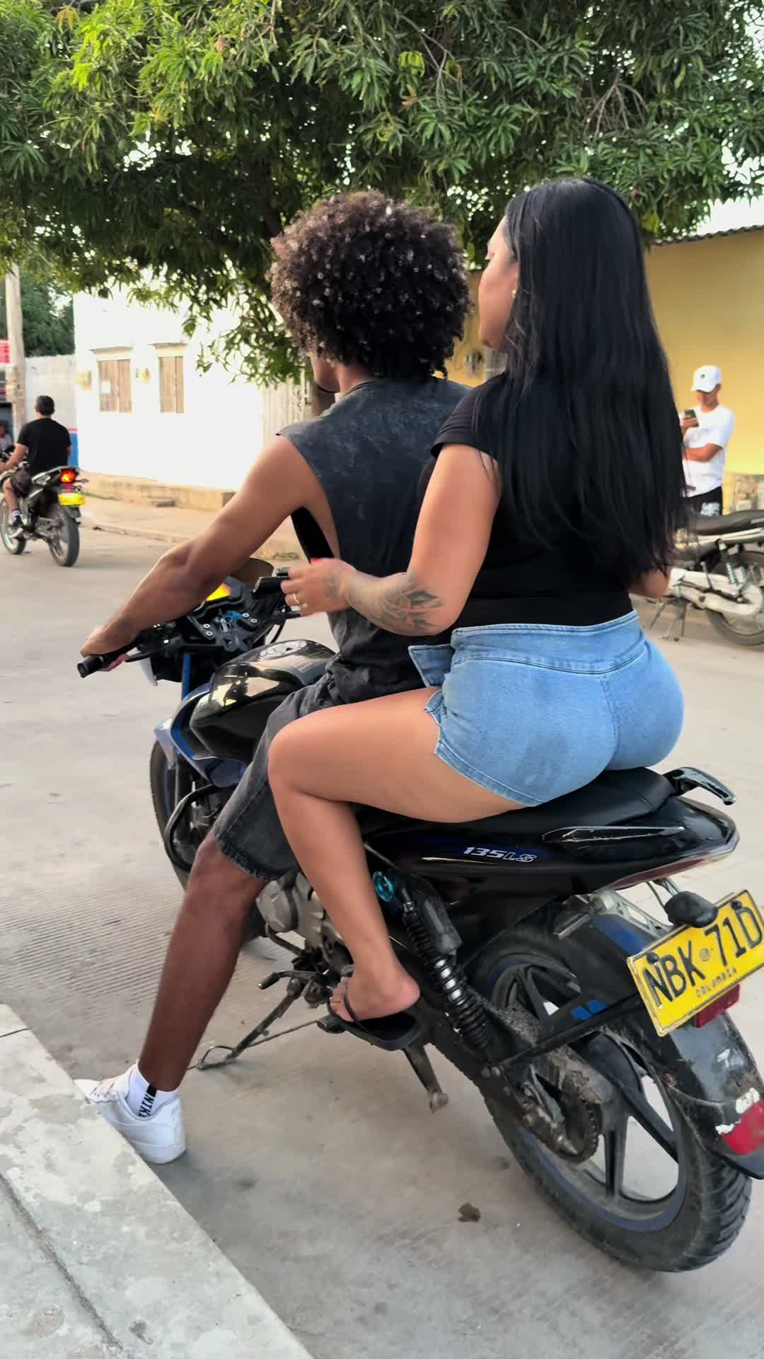 @eyjesuu_