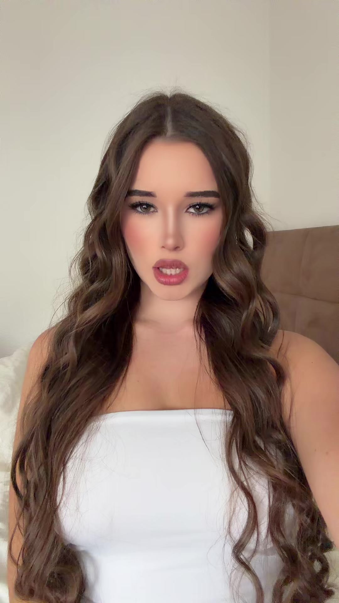@аник