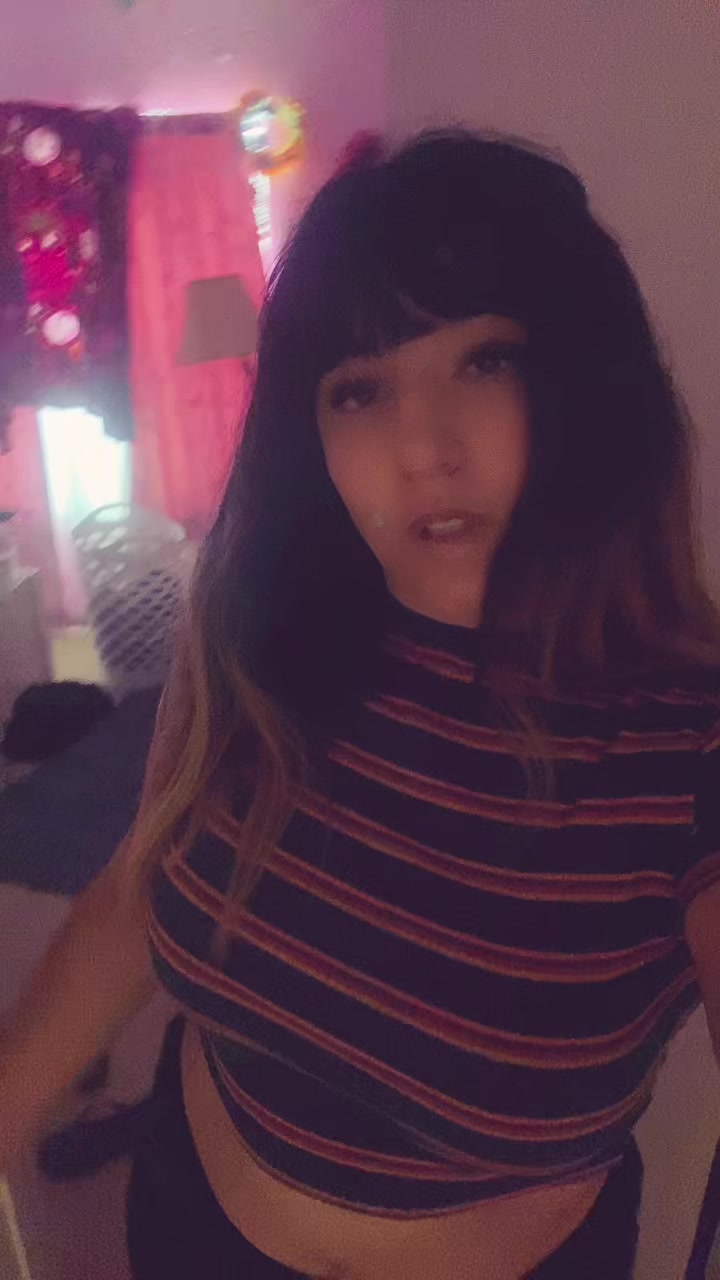 @sarahnextdoorgirl:)
