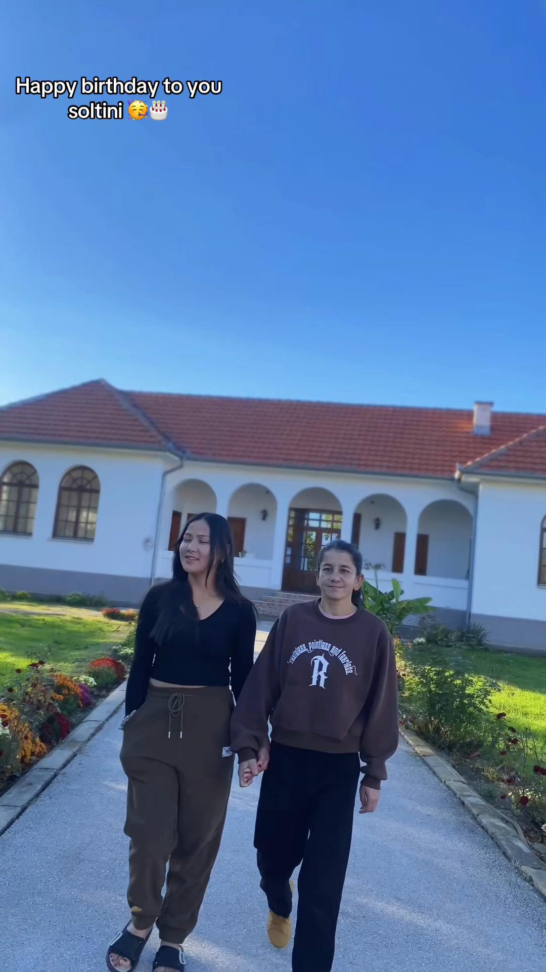 @Mina gurung ЁЯжЛЁЯМ╗